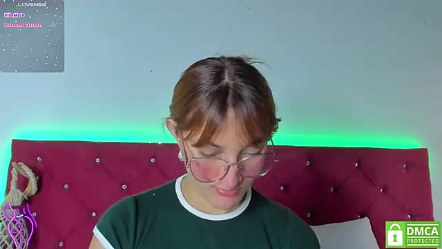 Snapshot of Ruth_harvey_ chatting on 12-21-24, 01:32 Ruth harvey online show from 12-21-24, 01:32