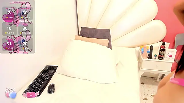 Snapshot of Vicky_Freedom chatting on 03-16-25, 02:33 Vicky Freedom online show from 03-16-25, 02:33