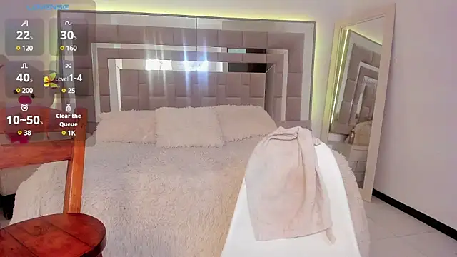 Snapshot of Nicolle_foxy chatting on 12-20-24, 07:07 Nicolle foxy online show from 12-20-24, 07:07