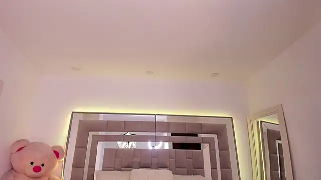 Snapshot of Nicolle_foxy chatting on 02-07-25, 09:04 Nicolle foxy online show from 02-07-25, 09:04