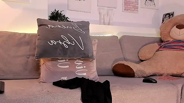 Snapshot of Nicolle_foxy chatting on 02-13-25, 12:13 Nicolle foxy online show from 02-13-25, 12:13