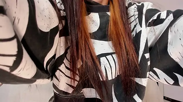 Snapshot of Nicolle_foxy chatting on 10-17-25, 01:14 Nicolle foxy online show from 10-17-25, 01:14