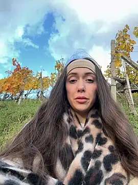 Snapshot of emiliasommer chatting on 10-24-25, 03:08 emiliasommer online show from 10-24-25, 03:08