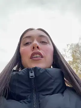 Snapshot of emiliasommer chatting on 10-26-25, 12:44 emiliasommer online show from 10-26-25, 12:44