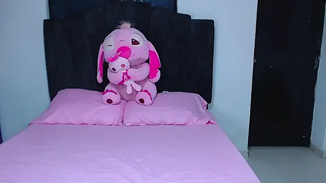 Snapshot of Ariel_Zeo1 chatting on 02-26-26, 07:13 Ariel Zeo1 online show from 02-26-26, 07:13