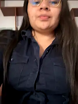 Snapshot of alice_love052 chatting on 10-06-25, 09:12 alice love052 online show from 10-06-25, 09:12