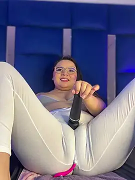 Snapshot of alice_love052 chatting on 03-04-26, 05:02 alice love052 online show from 03-04-26, 05:02