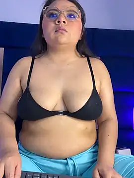 Snapshot of alice_love052 chatting on 03-22-26, 03:32 alice love052 online show from 03-22-26, 03:32