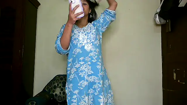 Snapshot of Princess_noorjahan chatting on 01-26-25, 01:09 Princess noorjahan online show from 01-26-25, 01:09
