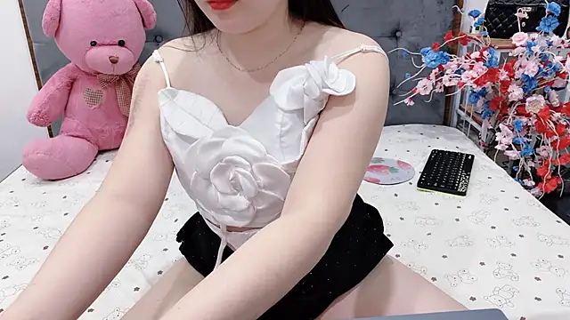 Funikio online show from 06-12-26, 01:43