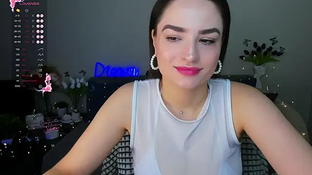 Snapshot of Camilla__one__ chatting on 03-13-25, 01:43 Camilla one online show from 03-13-25, 01:43