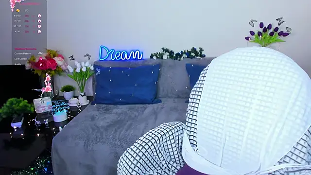 Snapshot of Camilla__one__ chatting on 03-13-25, 07:53 Camilla one online show from 03-13-25, 07:53