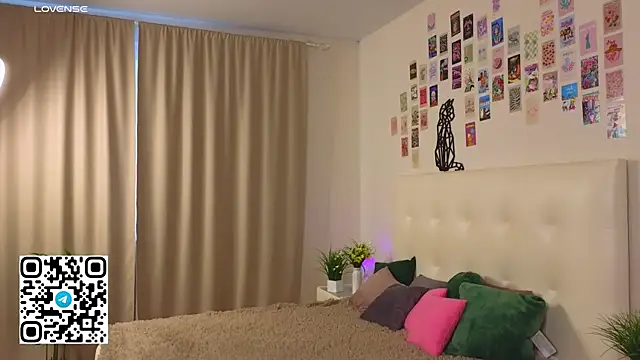 oliviabr0wn0 online show from 10-05-25, 02:32