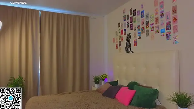 oliviabr0wn0 online show from 10-18-25, 02:14