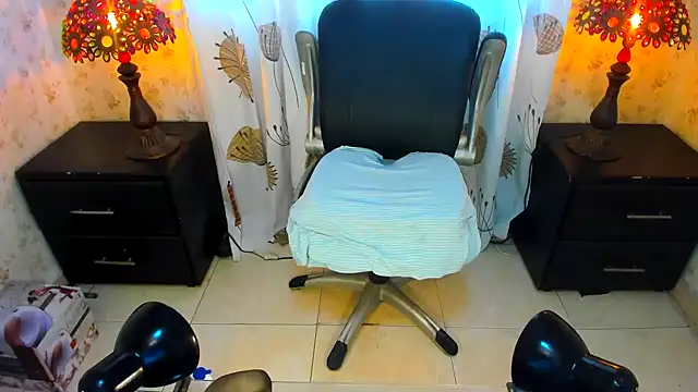Snapshot of jewellzafiro chatting on 12-28-24, 05:35 jewellzafiro online show from 12-28-24, 05:35