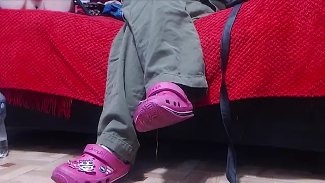 Snapshot of AyshaScott chatting on 10-10-25, 12:37 AyshaScott online show from 10-10-25, 12:37