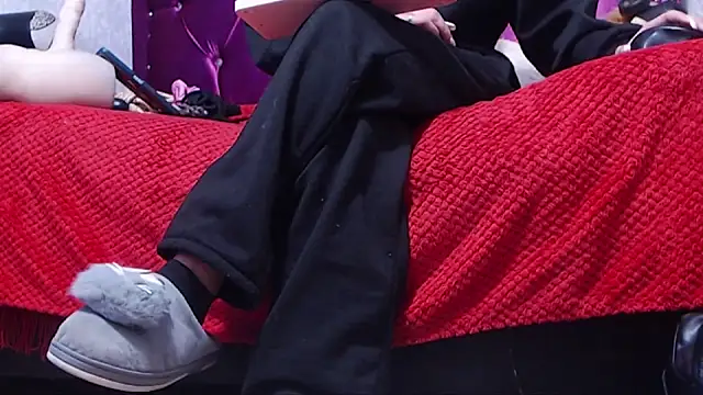 Snapshot of AyshaScott chatting on 10-25-25, 12:45 AyshaScott online show from 10-25-25, 12:45