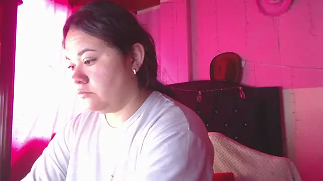 NikkiRous  online show from 05-11-26, 02:23
