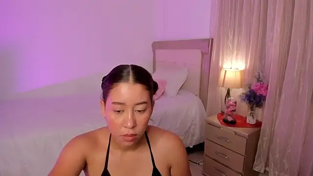 Snapshot of vale_kross chatting on 02-08-25, 03:42 vale kross online show from 02-08-25, 03:42