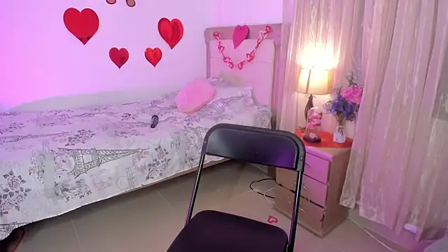 Snapshot of vale_kross chatting on 02-14-25, 02:02 vale kross online show from 02-14-25, 02:02