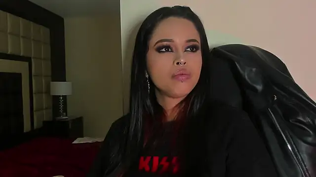 EvaaFoxxy1 online show from 01-08-25, 03:17