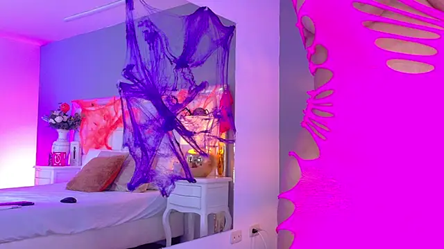 KateVenegas online show from 10-24-25, 08:16