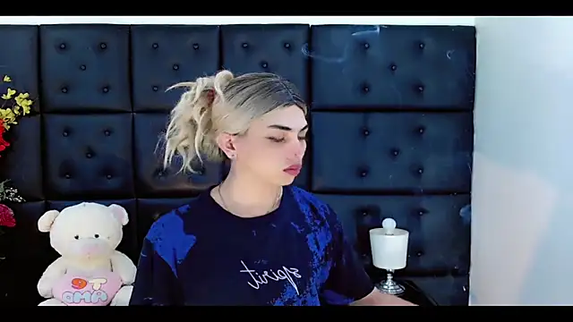 Snapshot of Daniela_Pink_ chatting on 02-14-26, 07:54 Daniela Pink online show from 02-14-26, 07:54