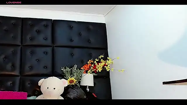 Daniela Pink  online show from 06-17-26, 07:48