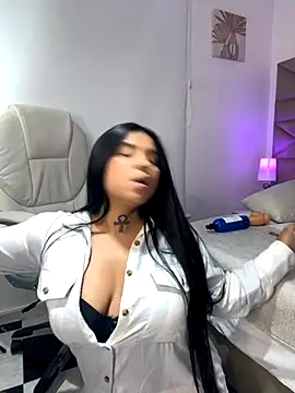 Snapshot of Bianca__69 chatting on 09-13-25, 03:50 Bianca 69 online show from 09-13-25, 03:50