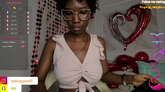 Snapshot of Tahira_21_ chatting on 02-08-25, 07:38 Tahira 21 online show from 02-08-25, 07:38