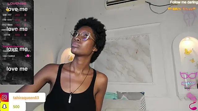 Snapshot of Tahira_21_ chatting on 02-25-25, 07:14 Tahira 21 online show from 02-25-25, 07:14
