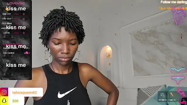 Snapshot of Tahira_21_ chatting on 03-15-25, 07:27 Tahira 21 online show from 03-15-25, 07:27