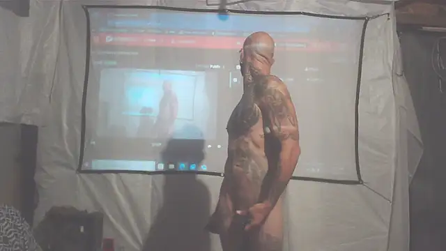 Snapshot of Smurfschmidt chatting on 11-02-25, 04:15 Smurfschmidt online show from 11-02-25, 04:15