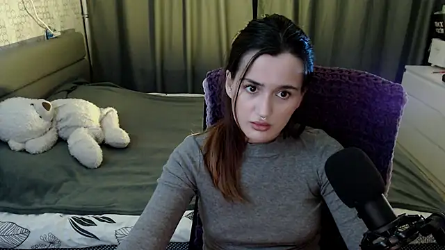 Snapshot of KiraYammy chatting on 12-19-24, 10:21 KiraYammy online show from 12-19-24, 10:21