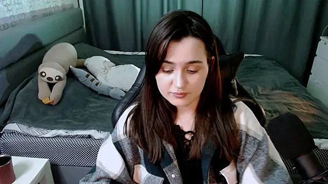 Snapshot of KiraYammy chatting on 02-14-25, 05:57 KiraYammy online show from 02-14-25, 05:57
