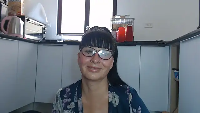 HellenLatin online show from 06-18-26, 04:00
