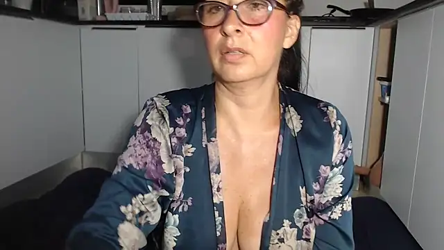 HellenLatin online show from 06-20-26, 04:26