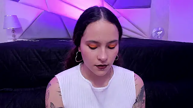 AnnyThompson  online show from 02-01-25, 09:40