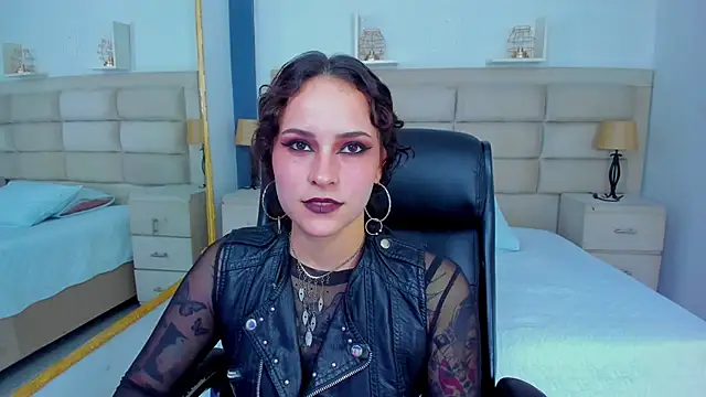 AnnyThompson  online show from 10-10-25, 09:03