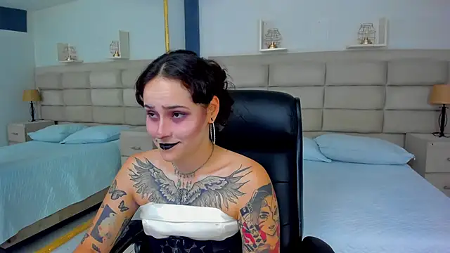 AnnyThompson  online show from 10-31-25, 10:11