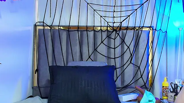 Zoe Curvy online show from 10-28-25, 12:19