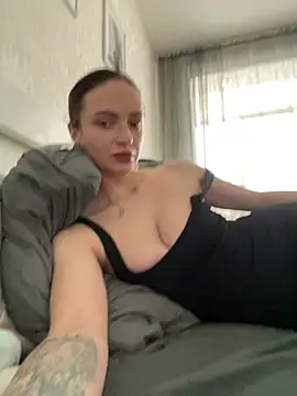 Snapshot of Kristis43 chatting on 02-21-26, 07:42 Kristis43 online show from 02-21-26, 07:42