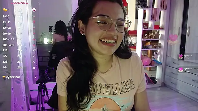 lauvelez   online show from 01-07-26, 08:11