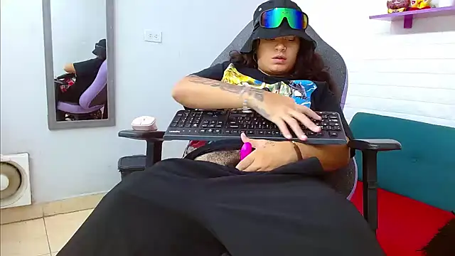 Snapshot of snowflake_xxx chatting on 12-21-24, 12:09 snowflake xxx online show from 12-21-24, 12:09