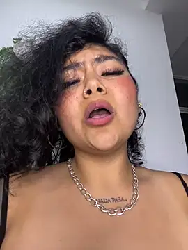 Snapshot of Tamara_Curvy chatting on 03-06-25, 03:46 Tamara Curvy online show from 03-06-25, 03:46