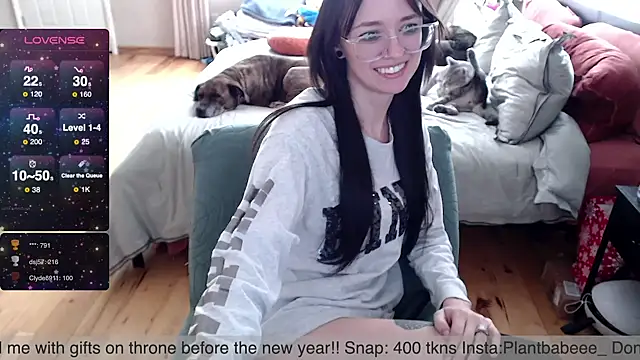 Snapshot of Plantbabeee chatting on 01-27-25, 07:56 Plantbabeee online show from 01-27-25, 07:56