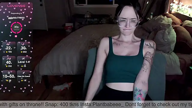 Snapshot of Plantbabeee chatting on 03-18-25, 03:09 Plantbabeee online show from 03-18-25, 03:09