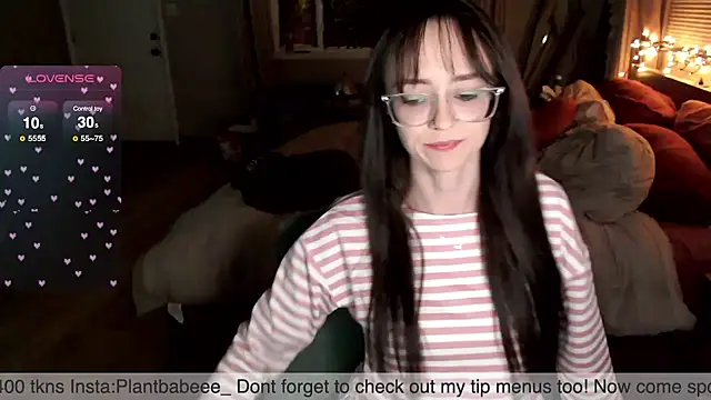 Snapshot of Plantbabeee chatting on 03-19-25, 02:59 Plantbabeee online show from 03-19-25, 02:59