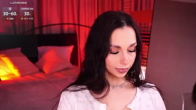 Snapshot of LunaNight chatting on 02-17-26, 08:26 LunaNight online show from 02-17-26, 08:26