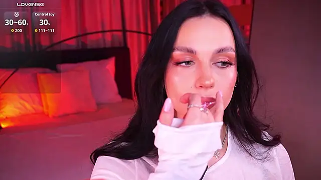 Snapshot of LunaNight chatting on 02-20-26, 08:31 LunaNight online show from 02-20-26, 08:31